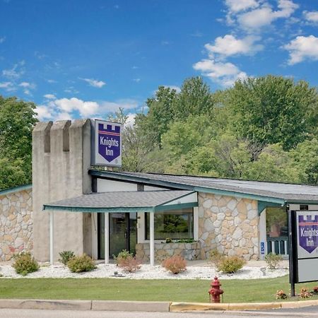Knights Inn Cleveland/Macedonia Екстериор снимка