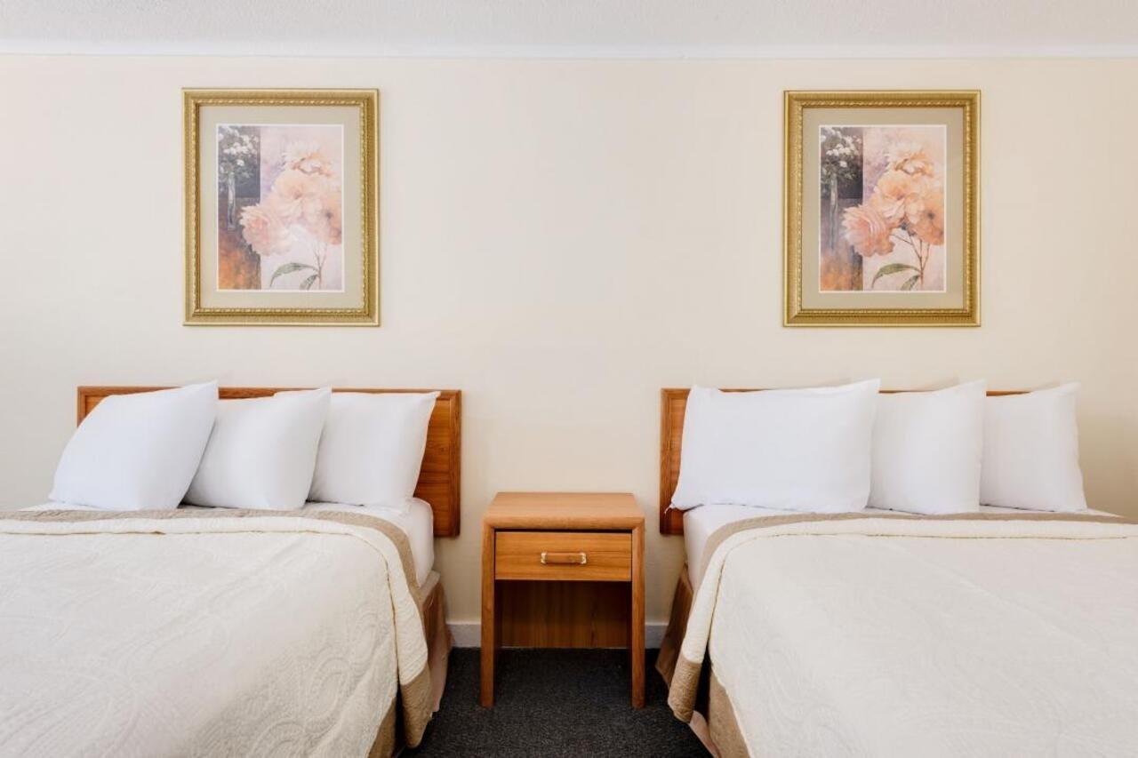 Knights Inn Cleveland/Macedonia Екстериор снимка