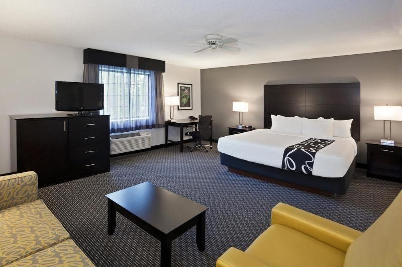 Knights Inn Cleveland/Macedonia Екстериор снимка