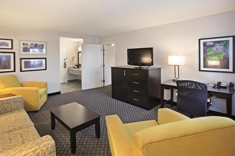 Knights Inn Cleveland/Macedonia Екстериор снимка