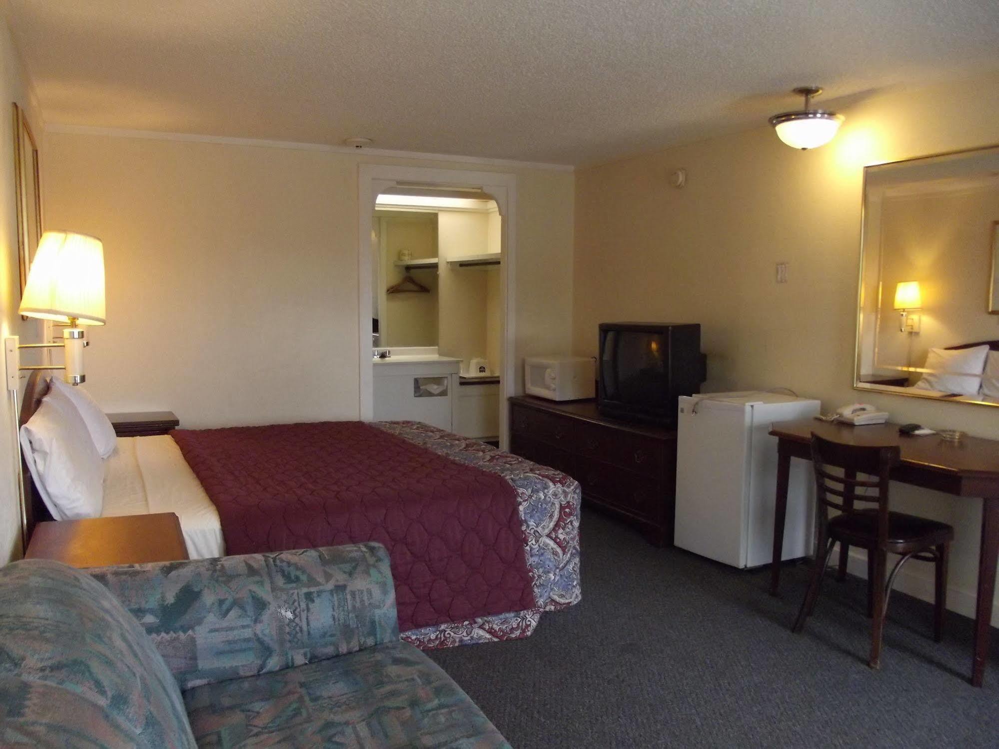 Knights Inn Cleveland/Macedonia Екстериор снимка