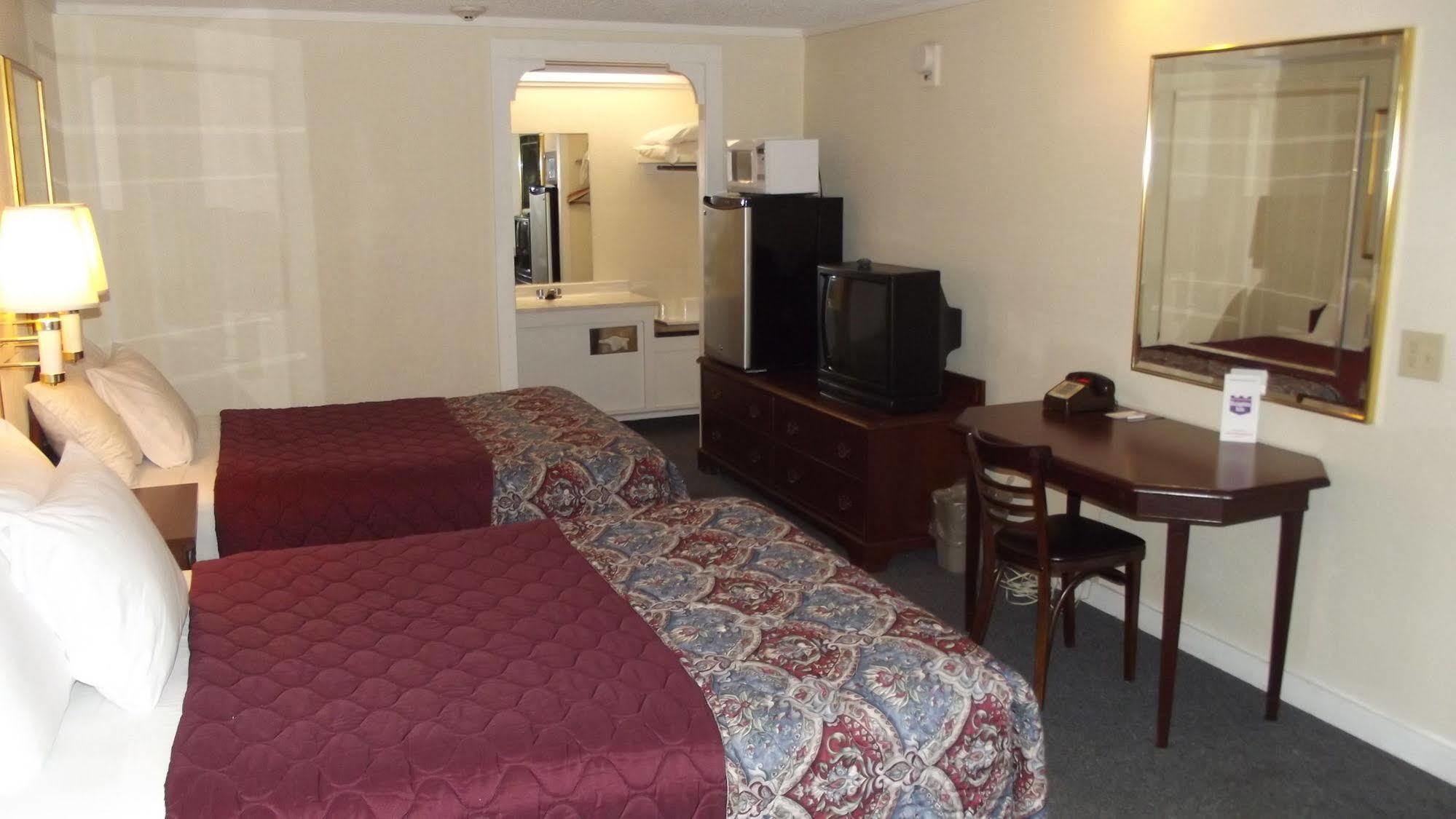 Knights Inn Cleveland/Macedonia Екстериор снимка
